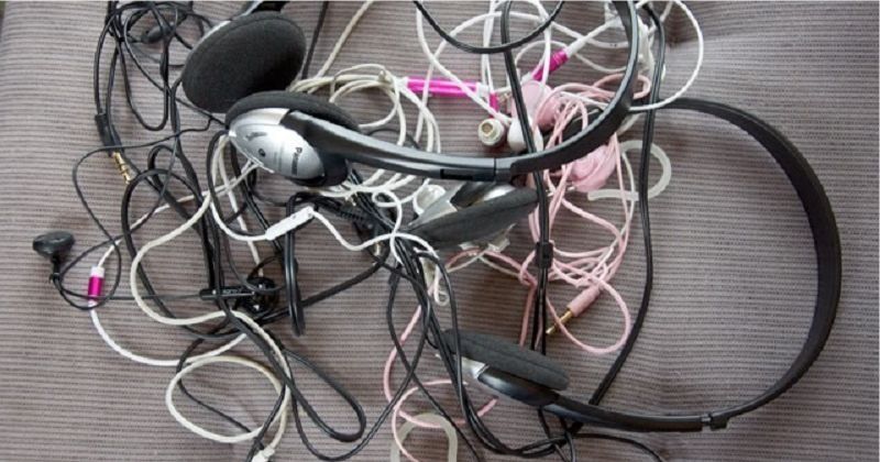 Why Your Headphones Wire Always Tangles And Messes Up, No Matter How Hard  You Try It Doesn't